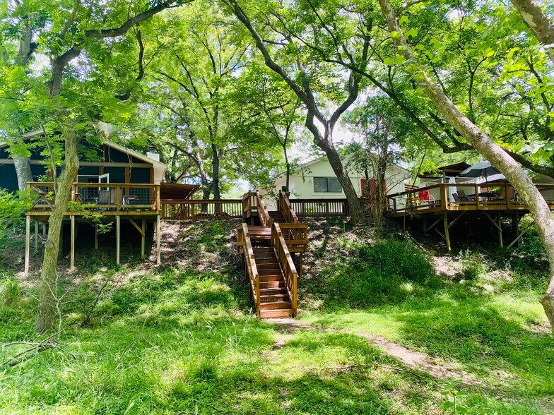 More Photos Of 104 Scudder Ln, Wimberley Hotel For Sale