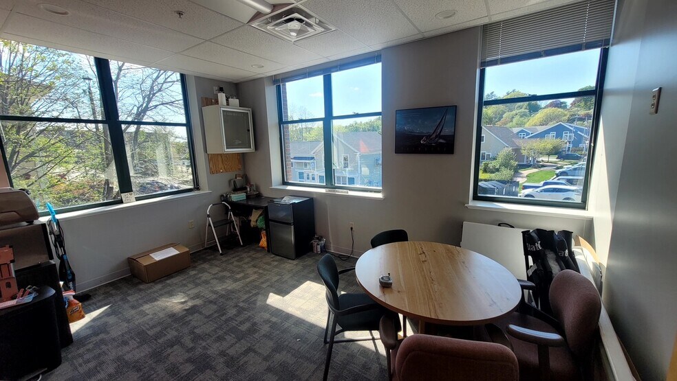 More Photos Of 11 Bowdoin Mill Is, Topsham Office For Lease
