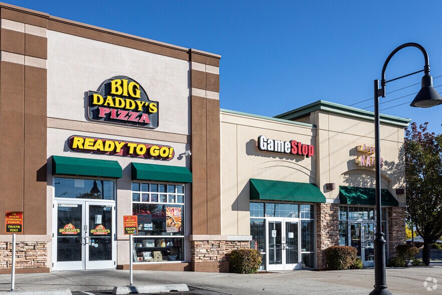 More Photos Of 5600-5654 W 4100 S, Salt Lake City Freestanding For Lease