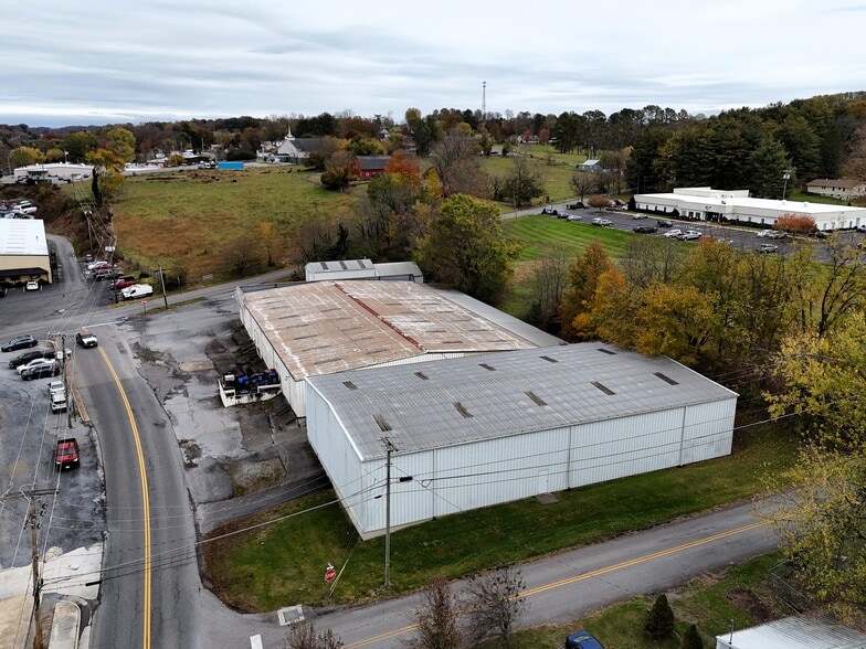 More Photos Of 302 Deadmore SE st, Abingdon Industrial For Sale