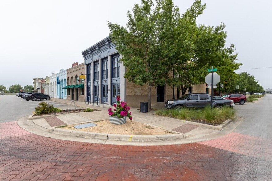 More Photos Of 117 East St, Hutto Loft Creative Space For Sale