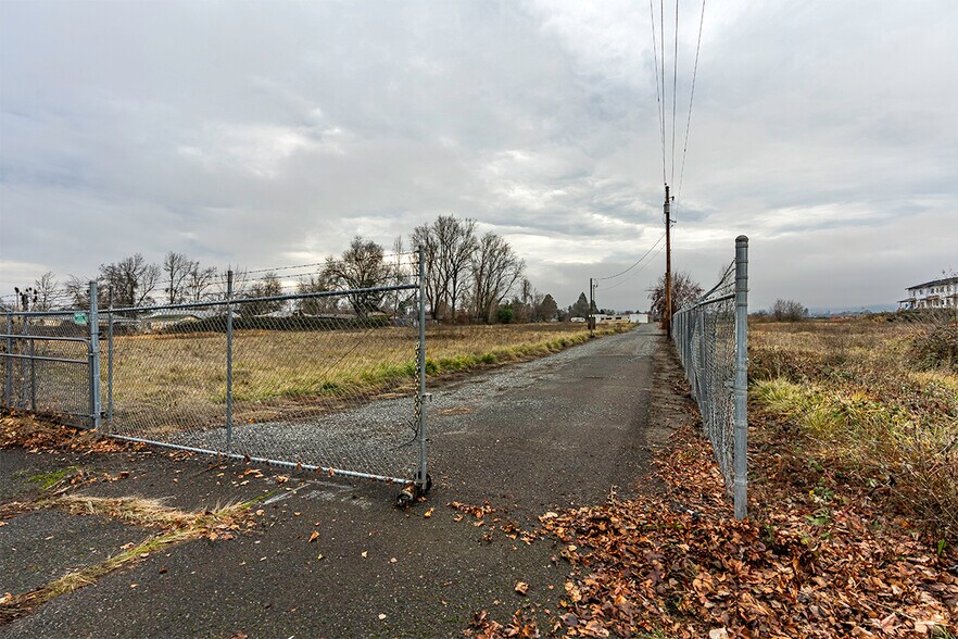 More Photos Of 2561 W Main St, Medford Self Storage For Sale
