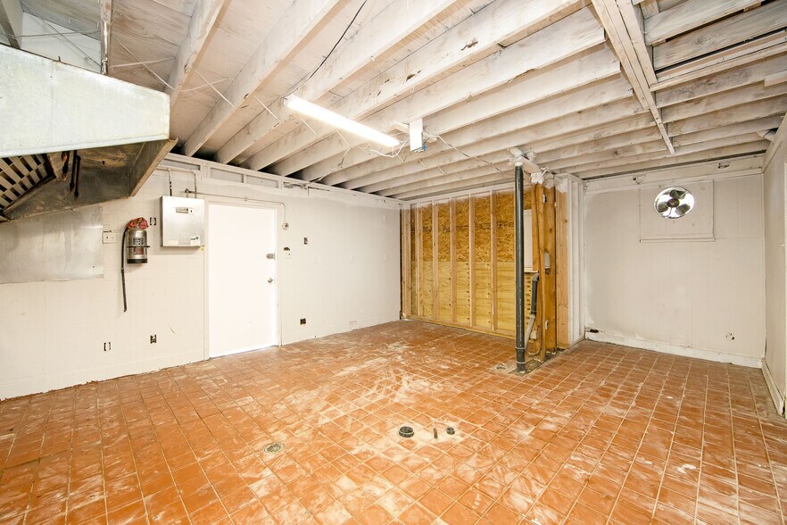 More Photos Of 201 S Broadway, Gloucester City Restaurant For Sale