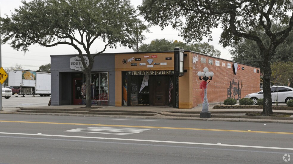 More Photos Of 213 W Main St, Tomball Storefront For Sale