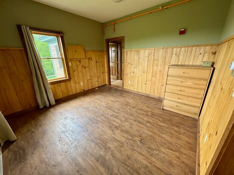 More Photos Of 487 Stevens Pl, Wells River Hospitality For Sale