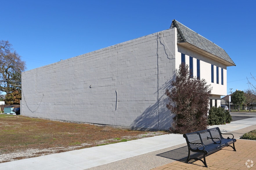 More Photos Of 3343 Santa Fe St, Riverbank Office For Lease