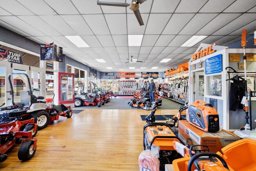 More Photos Of 9800 S Congress St, New Market Auto Repair For Sale