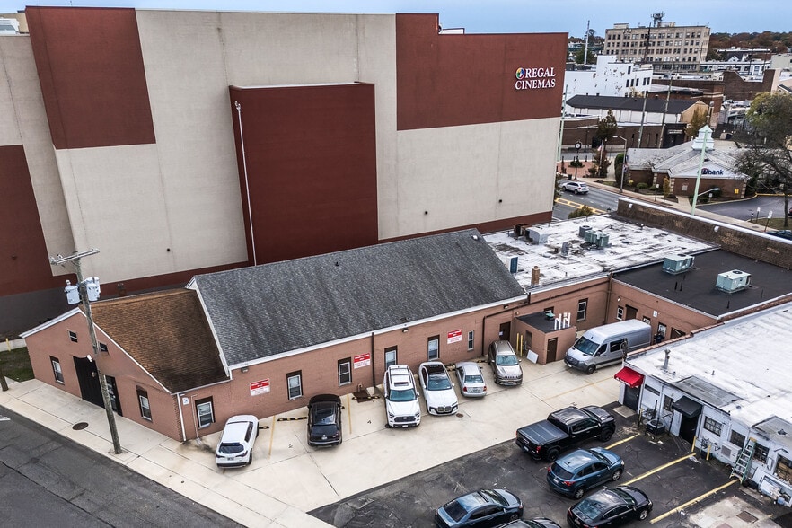 More Photos Of 337-343 Merrick Rd, Lynbrook Office For Sale