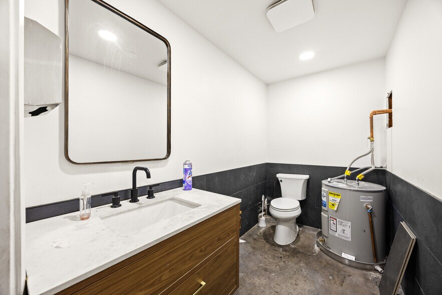 More Photos Of 2702 Saint Louis Ave, Signal Hill Warehouse For Lease