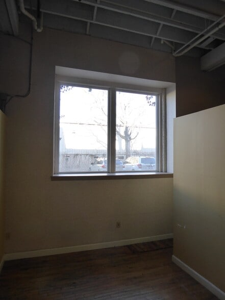 More Photos Of 1667 E 40th St, Cleveland Loft Creative Space For Sale