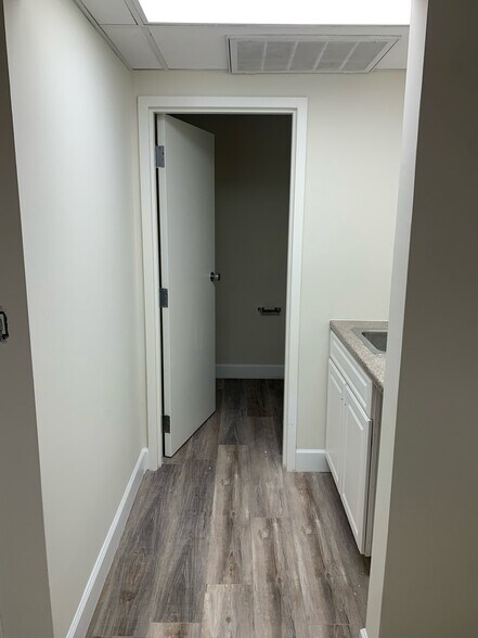 More Photos Of 300 Toll Gate Rd, Warwick Medical For Lease