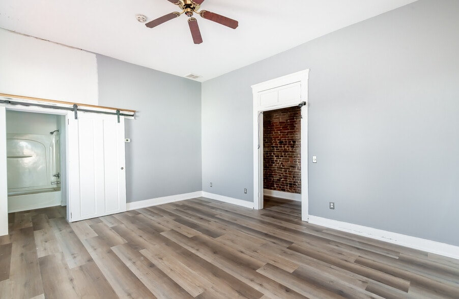 More Photos Of 1032 Story Ave, Louisville Bar For Lease