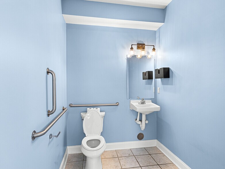 More Photos Of 14 Mimidis Ln, Swannanoa Office For Sale