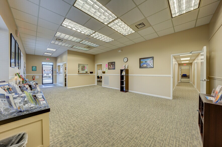 More Photos Of 5335 Peters Creek Rd, Roanoke Office For Sale