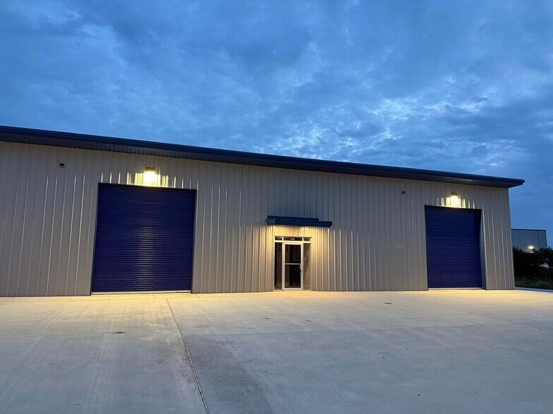 More Photos Of 880 Blasingame Road, Hempstead Industrial For Lease