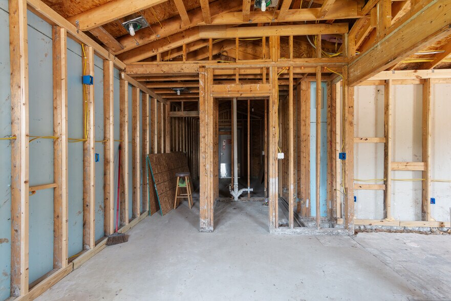 More Photos Of 201 W Saginaw Rd, Sanford Freestanding For Sale