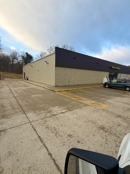 More Photos Of 18043 State St, Vandalia Freestanding For Sale