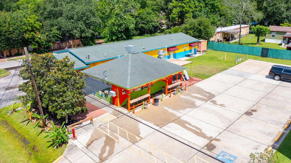 More Photos Of 518 Mill Ave, Conroe General Retail For Sale