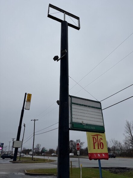 More Photos Of 4301 Highway 41 N, Evansville General Retail For Sale