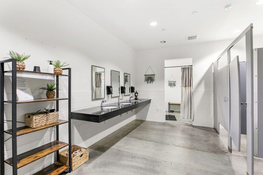 More Photos Of 19711 Stuebner Airline Rd, Spring Medical For Lease