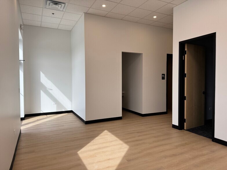 More Photos Of 205 E Morrissey Dr, Elkhorn Warehouse For Lease