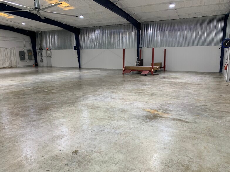 More Photos Of 1090 Rainer Dr, Altamonte Springs Warehouse For Lease