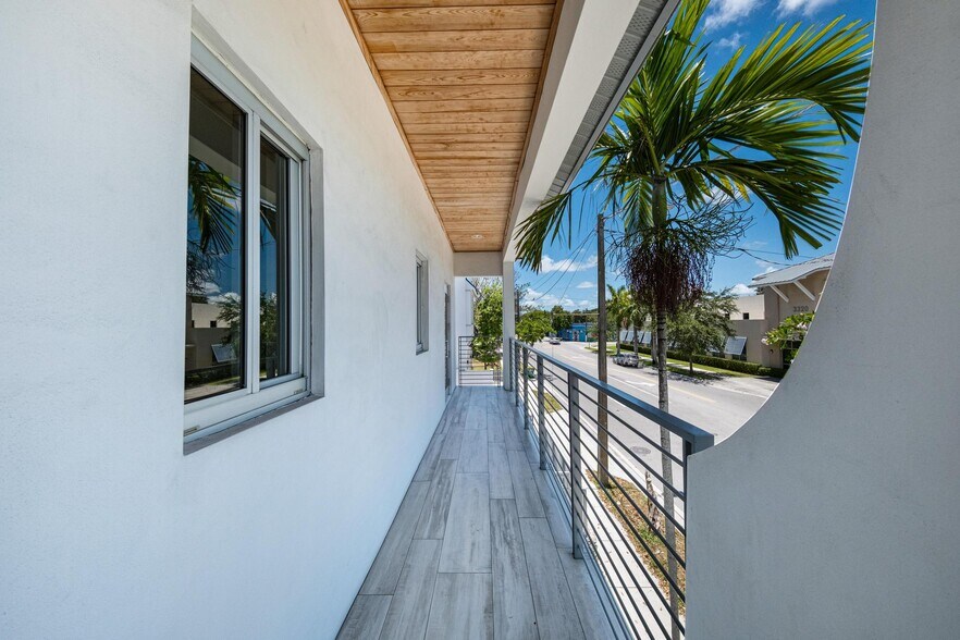 More Photos Of 3305 SW 37th Ave, Miami Office For Sale