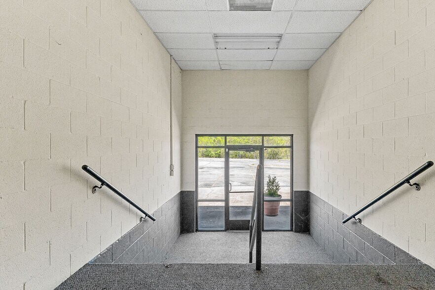 More Photos Of 204 Red Rd, McMinnville Warehouse For Sale