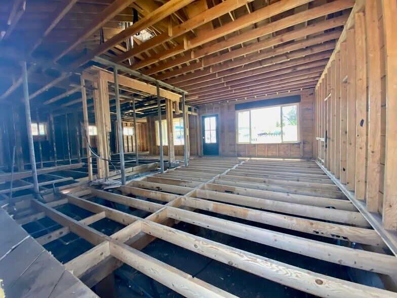 More Photos Of 728 N 4th St, Lakeview Storefront Retail Office For Sale