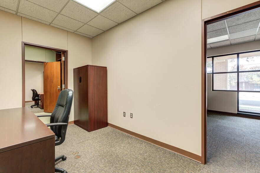 More Photos Of 3802-3806 Interstate 27, Lubbock Office For Sale