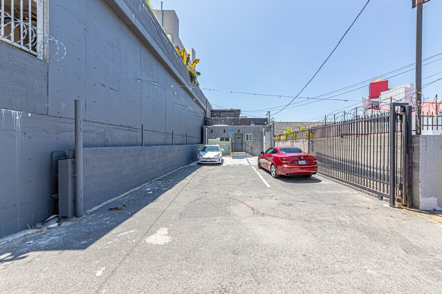 More Photos Of 330 N Western Ave, Los Angeles Storefront Retail Office For Sale