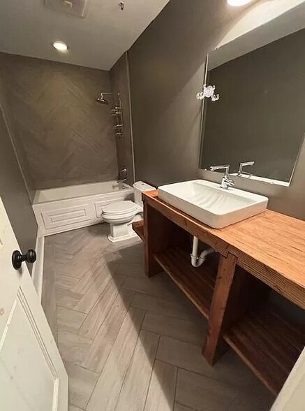 More Photos Of 1012 Broadway, Columbus Storefront Retail Residential For Sale