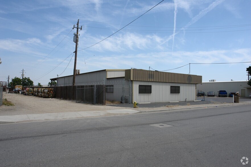 More Photos Of 3010 Fairhaven Dr, Bakersfield Service For Lease