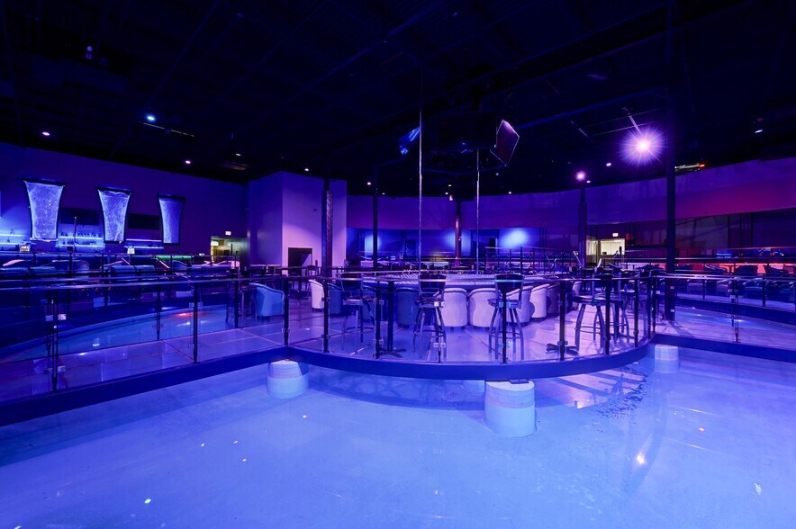 More Photos Of 5555 70th Pl, Bedford Park Freestanding For Sale