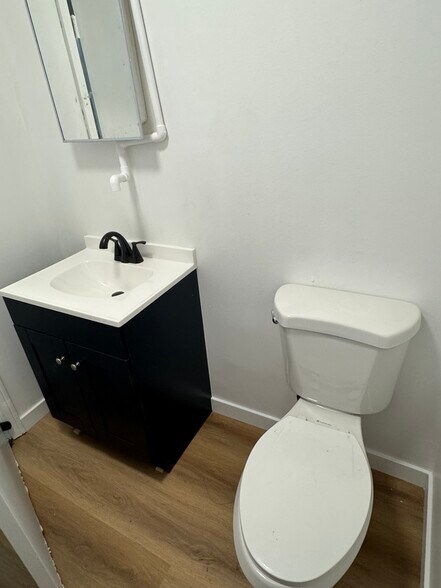 More Photos Of 20908 Itasca St, Chatsworth Light Manufacturing For Sale