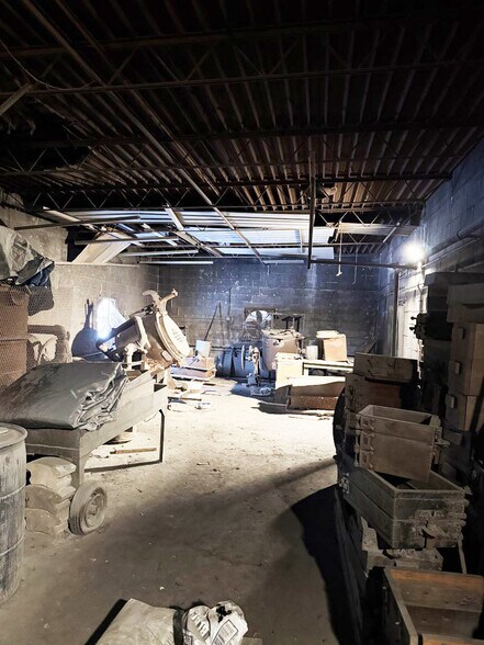 More Photos Of 510 W Burr Oak St, Centreville Manufacturing For Sale