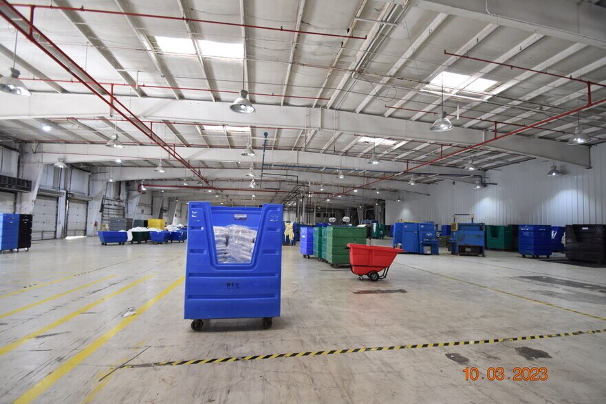 More Photos Of 956 N Broadway St, Greenville Distribution For Sale