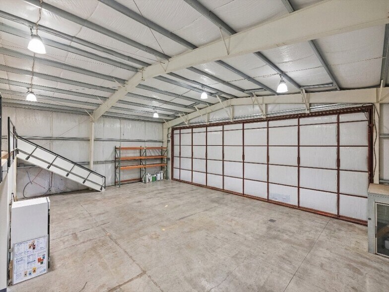 More Photos Of 2545 Aerial Way SE, Salem Warehouse For Sale