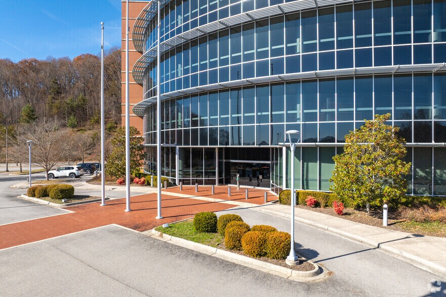 More Photos Of 201 Resting Tree Dr, Bristol Office For Lease