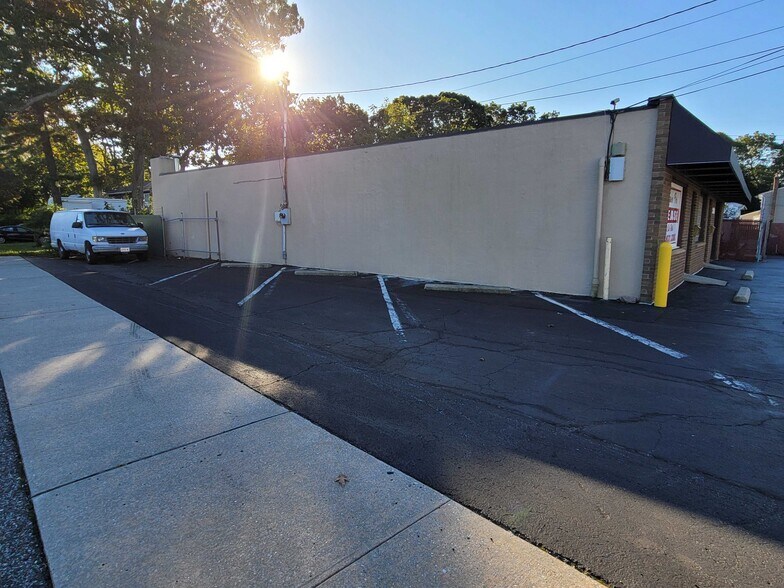 More Photos Of 2819 Pond Rd, Ronkonkoma General Retail For Sale