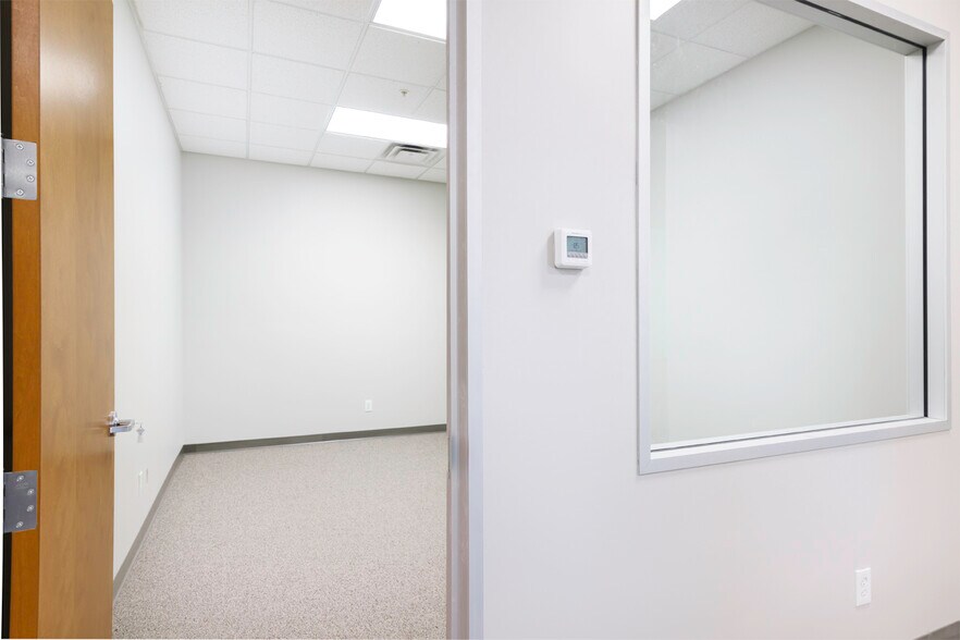 More Photos Of 10575 N 114th St, Scottsdale Office For Sale