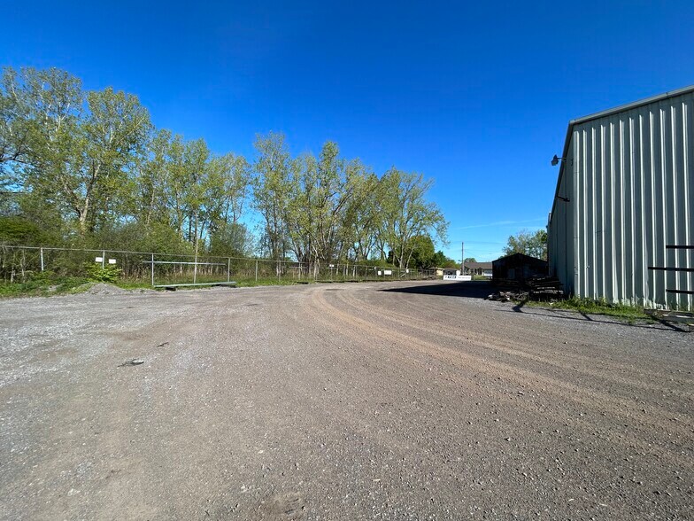 More Photos Of 2117 Old Union Rd, Buffalo Manufacturing For Lease