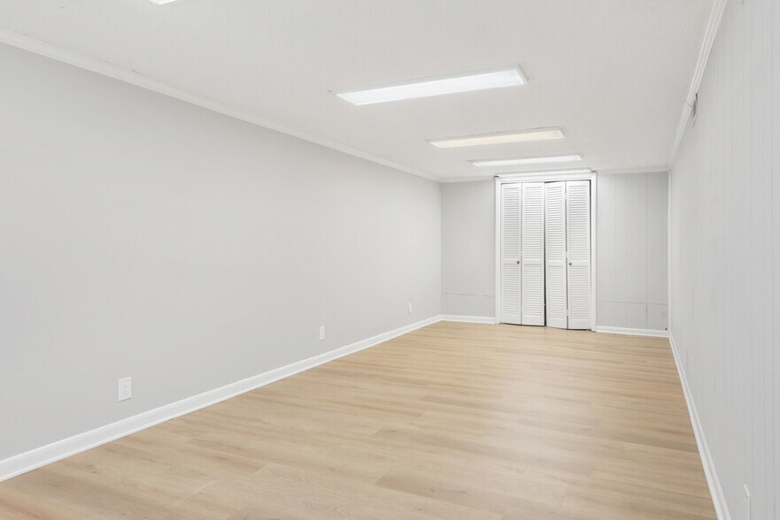 More Photos Of 130 Emmitt Ave, Madison Office For Sale