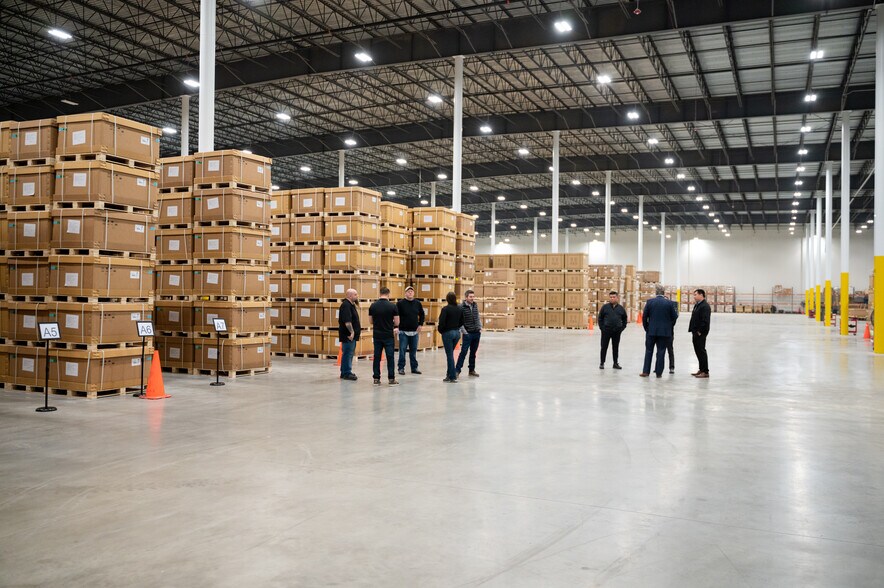 More Photos Of 2 Steelworkers Way, Lackawanna Unknown For Lease