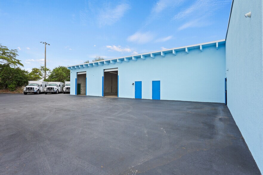 More Photos Of 2605 Kelly Ln, Lake Worth Light Distribution For Lease