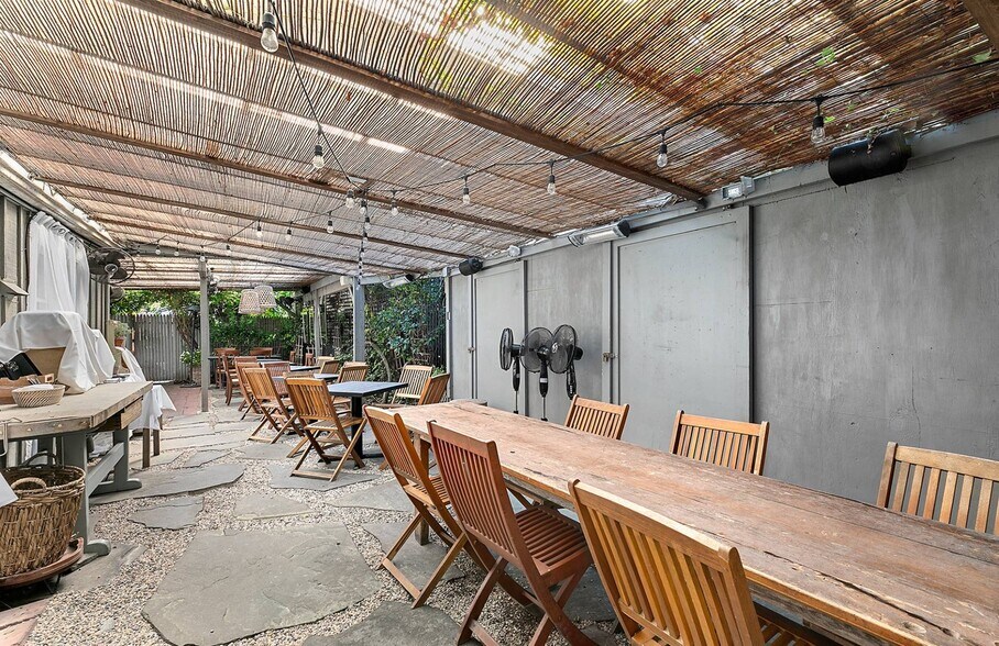 More Photos Of 6 Bay St, Sag Harbor Restaurant For Sale