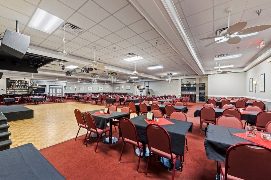 More Photos Of 4725 Vincennes Blvd, Cape Coral Restaurant For Sale