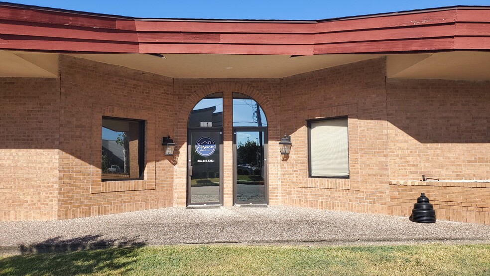 Primary Photo Of 2506 Westminister St, Pearland Medical For Lease