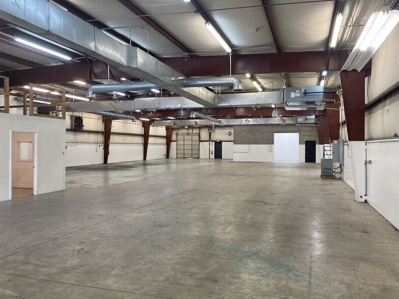 More Photos Of 209 Century Ct, Franklin Distribution For Lease