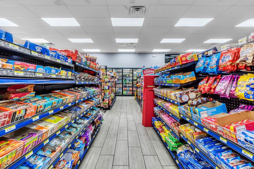 More Photos Of 7641 Hacks Cross Rd, Olive Branch Service Station For Sale